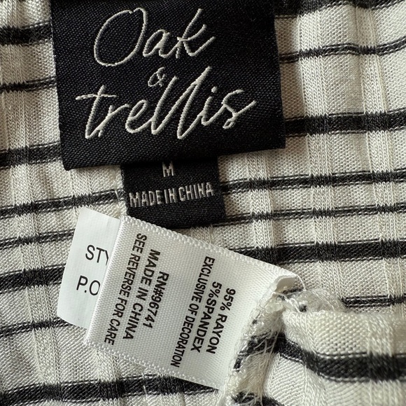 Oak & Trevis long sleeve top size M new condition. - Picture 4 of 4